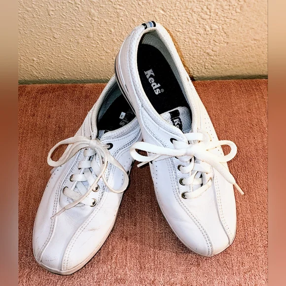 Keds White Leather Structured Low Top Tennis Shoes. These are classic shoes. 8.5 - Picture 10 of 13